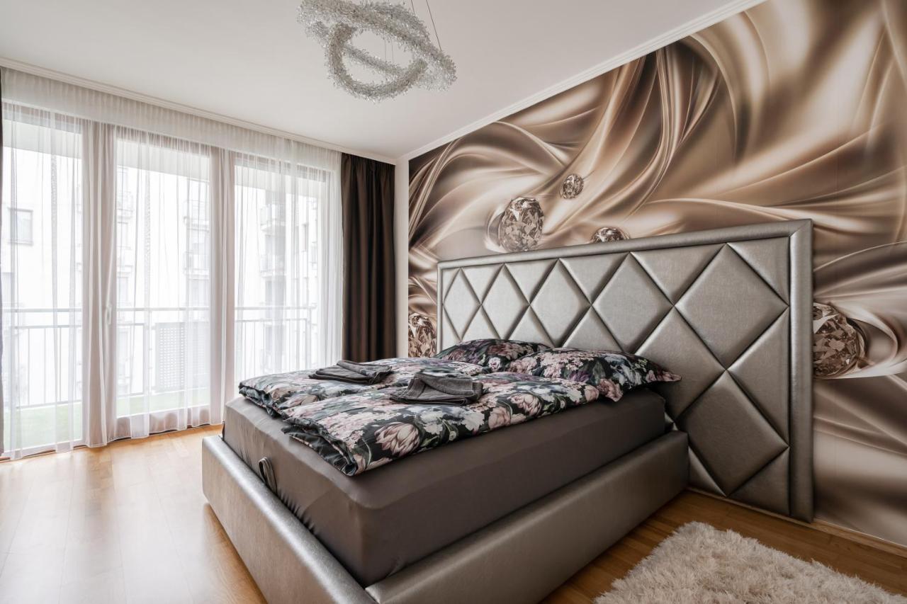 Penthouse Three Bedrooms, Three Balconies Apartment With Free Parking In Kiraly Street Будапешт Экстерьер фото