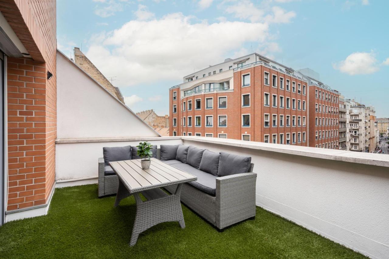 Penthouse Three Bedrooms, Three Balconies Apartment With Free Parking In Kiraly Street Будапешт Экстерьер фото
