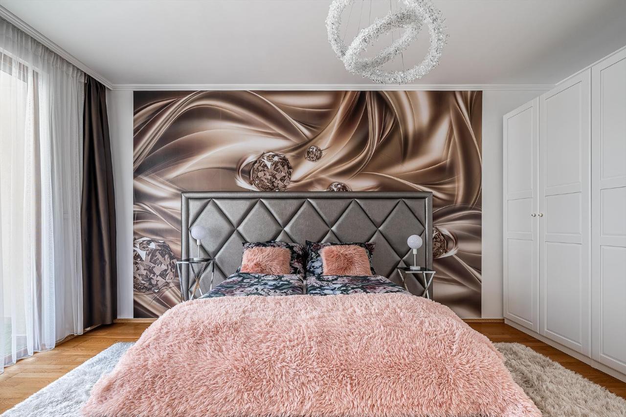 Penthouse Three Bedrooms, Three Balconies Apartment With Free Parking In Kiraly Street Будапешт Экстерьер фото